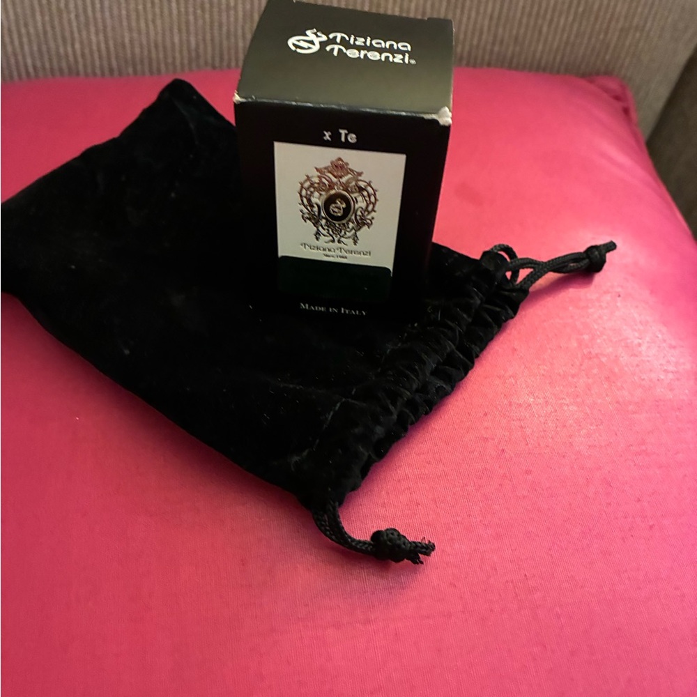 Tiziana Terenzi Black Glass Almond Vanilla Candle with Wooden Wick
